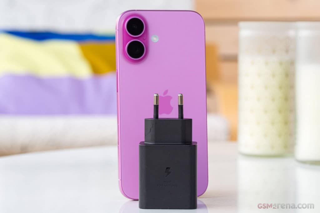 Apple iPhone 16 thumbnail 6
